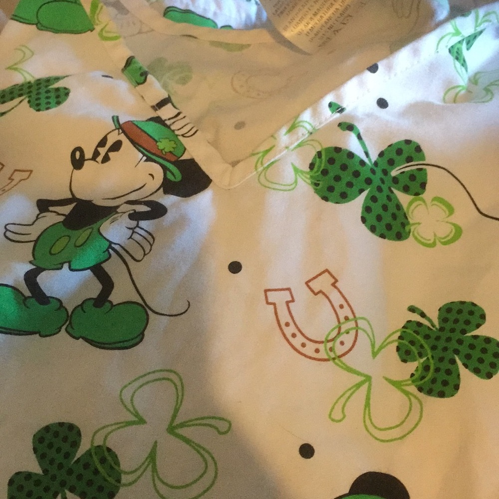 Small scrub top